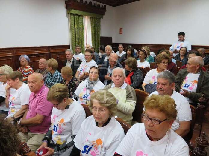 Grupo de mayores en el Pleno de este miércoles (Foto TA)